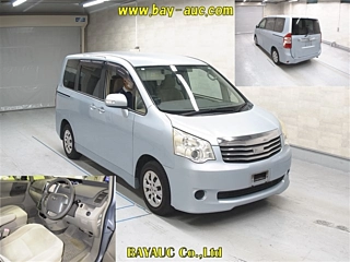 TOYOTA NOAH 2012