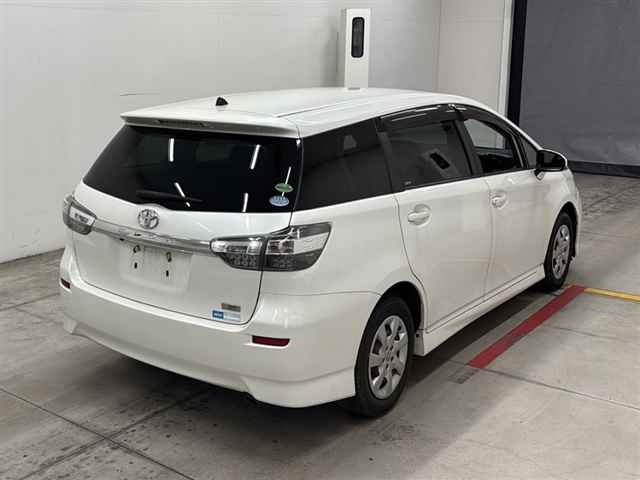 TOYOTA WISH 2013