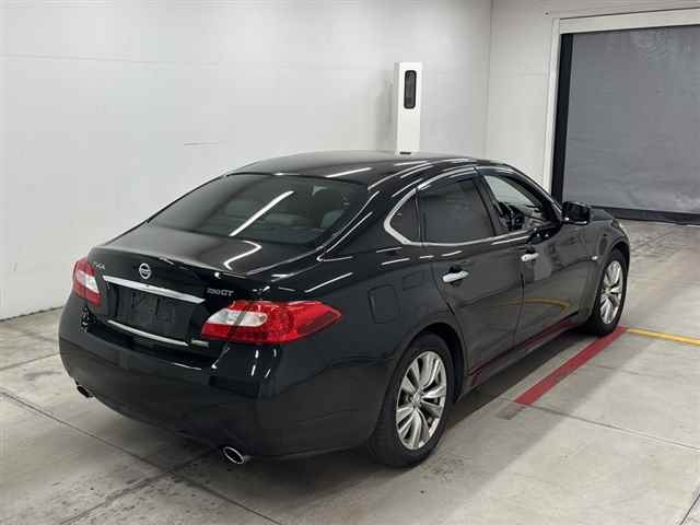 NISSAN FUGA 2010