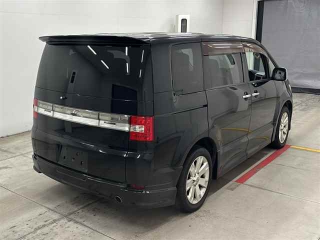 MITSUBISHI DELICA D5 2010