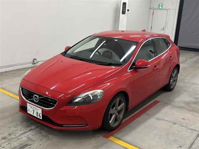 VOLVO V40 2014