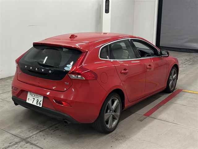 VOLVO V40 2014