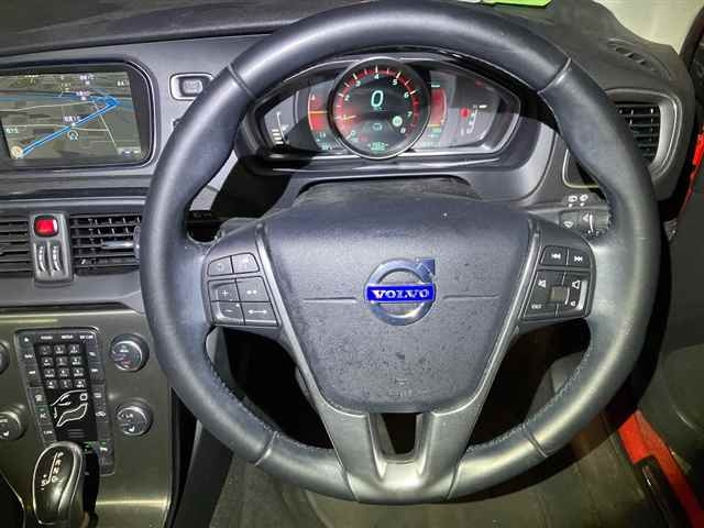 VOLVO V40 2014