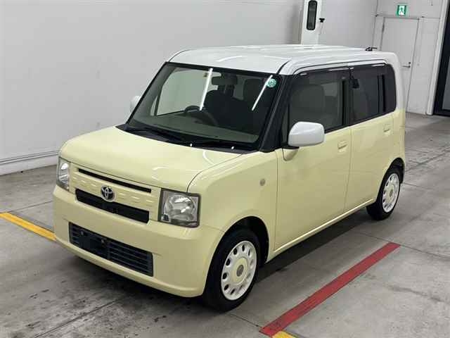 TOYOTA PIXIS SPACE 2016