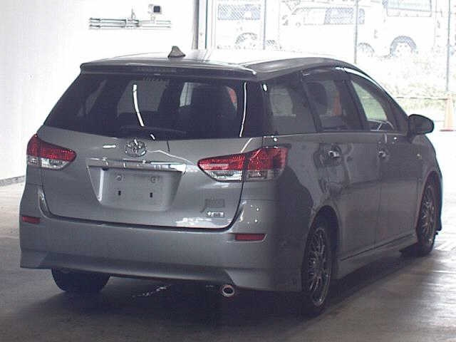 TOYOTA WISH 2010