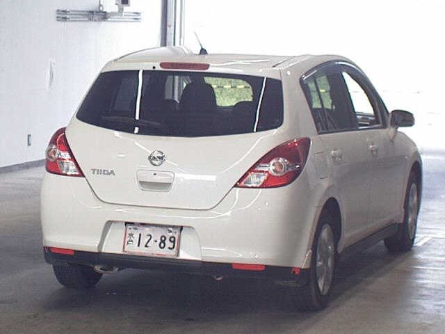 NISSAN TIIDA 2010