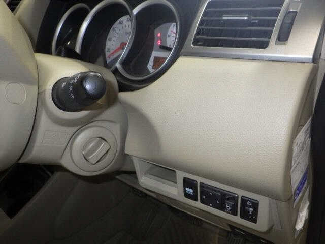 NISSAN TIIDA 2010