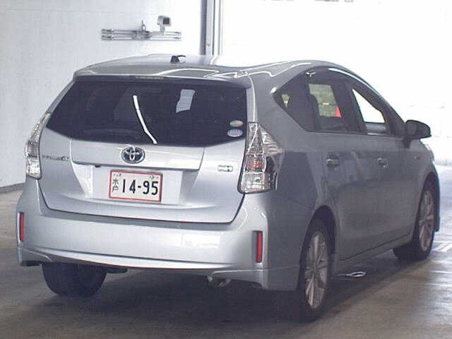 TOYOTA PRIUS ALPHA 2012