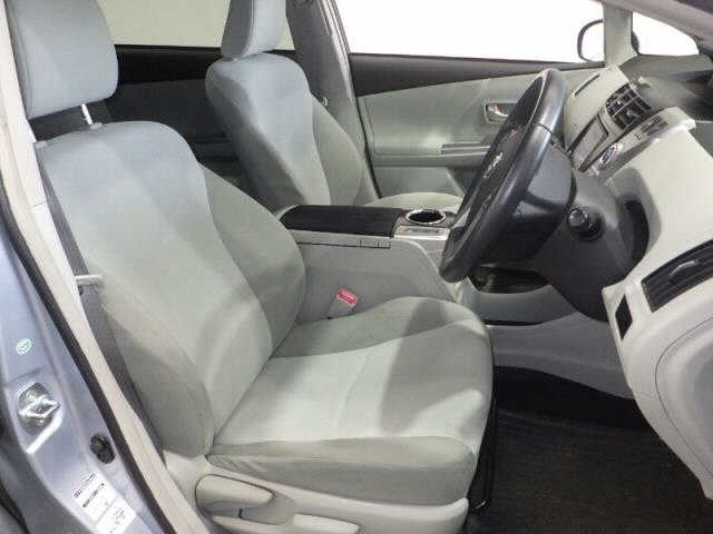 TOYOTA PRIUS ALPHA 2012