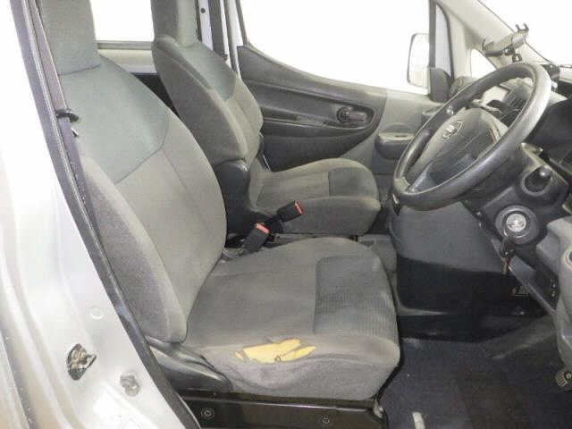 NISSAN NV200 2010