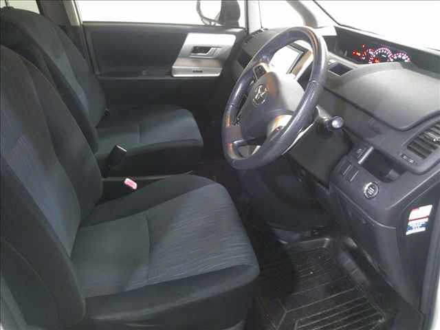 TOYOTA NOAH 2012