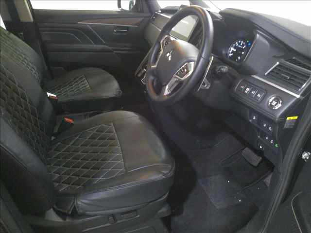 MITSUBISHI DELICA D5 2023