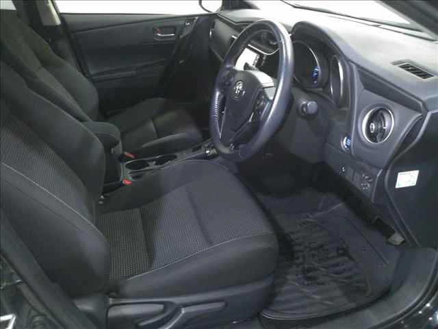 TOYOTA AURIS 2017