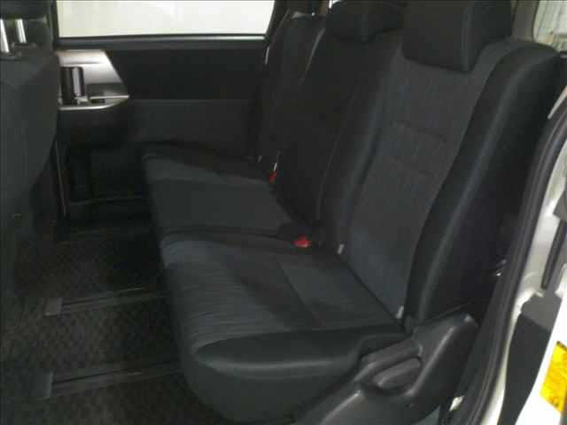 TOYOTA NOAH 2012