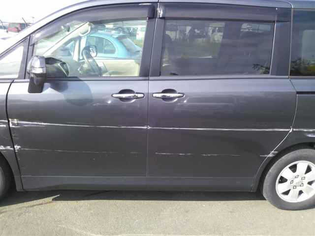 TOYOTA NOAH 2010