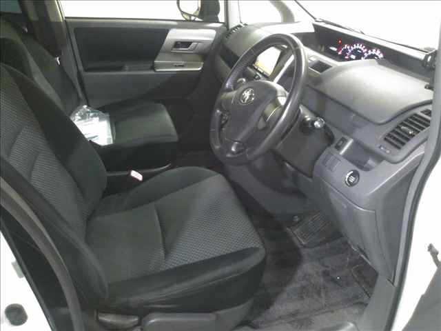 TOYOTA NOAH 2008