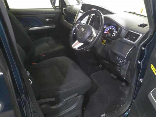 TOYOTA ROOMY 2019