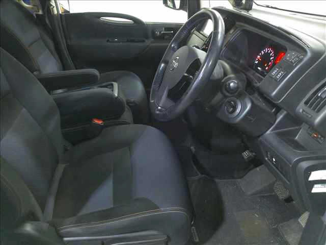 NISSAN SERENA 2010
