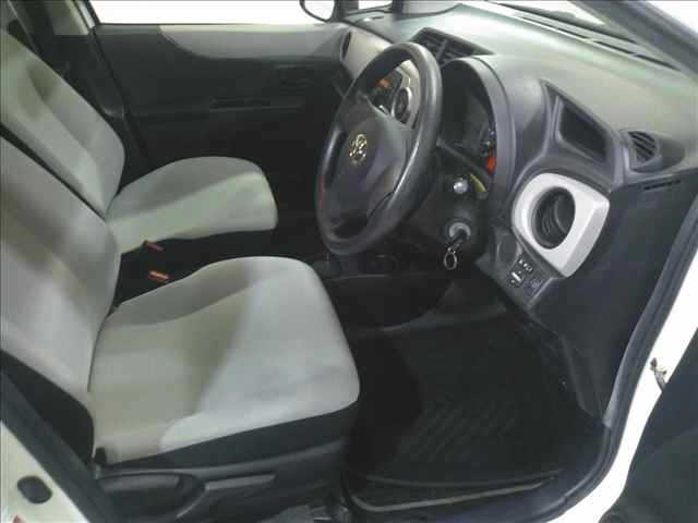 TOYOTA VITZ 2011