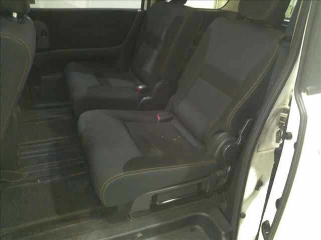 NISSAN SERENA 2010