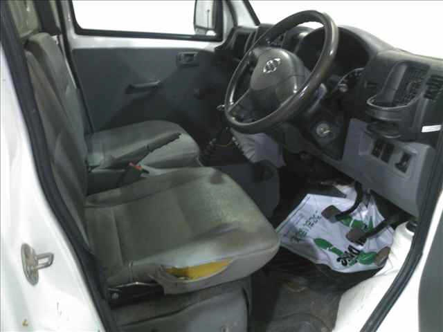 NISSAN CLIPPER TRUCK 2010