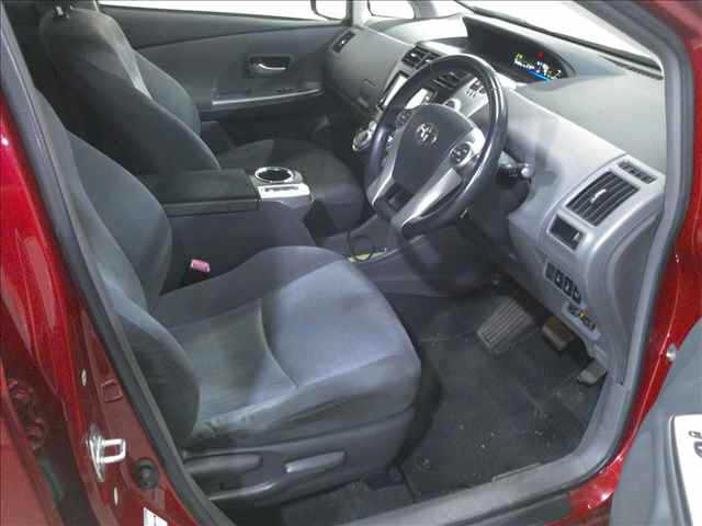 TOYOTA PRIUS ALPHA 2013