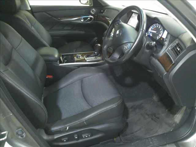 NISSAN FUGA 2010