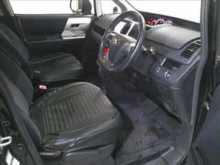 TOYOTA VOXY 2010
