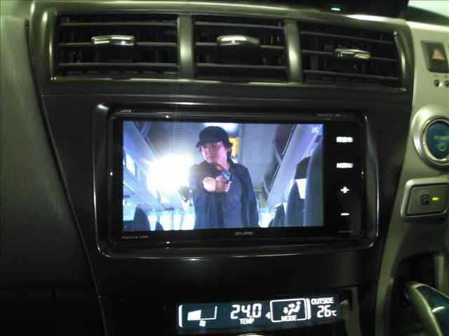 TOYOTA PRIUS ALPHA 2013