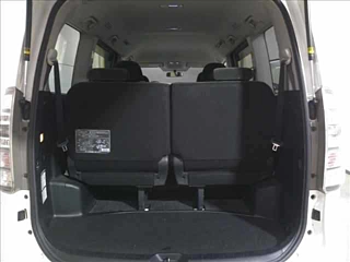 TOYOTA VOXY 2012