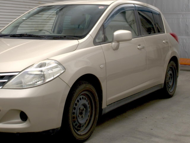 NISSAN TIIDA 2012