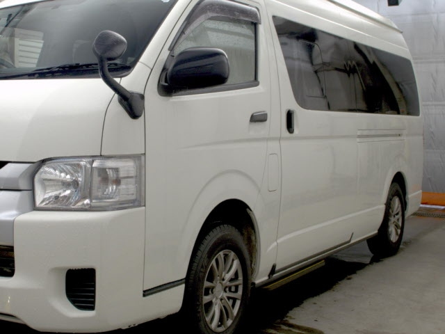 TOYOTA REGIUS ACE COMMUTER 2017