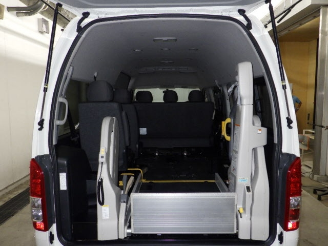 TOYOTA REGIUS ACE COMMUTER 2017