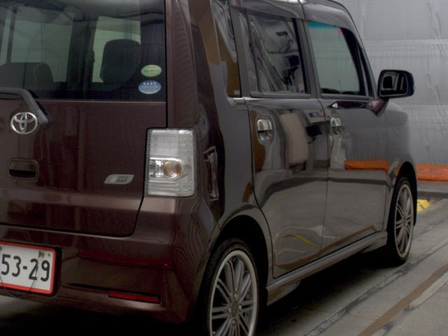 TOYOTA PIXIS SPACE 2012