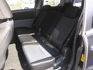 TOYOTA VOXY 2010