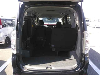 TOYOTA VOXY 2010