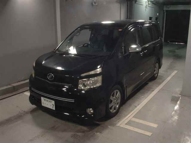 TOYOTA VOXY 2010