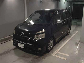 TOYOTA VOXY 2010