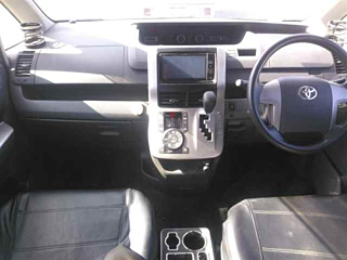 TOYOTA VOXY 2008
