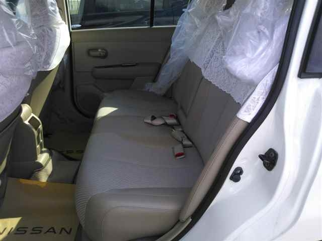 NISSAN TIIDA 2010