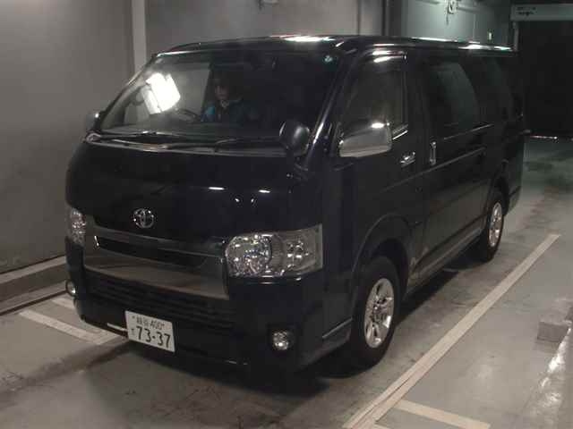 TOYOTA HIACE VAN 2018