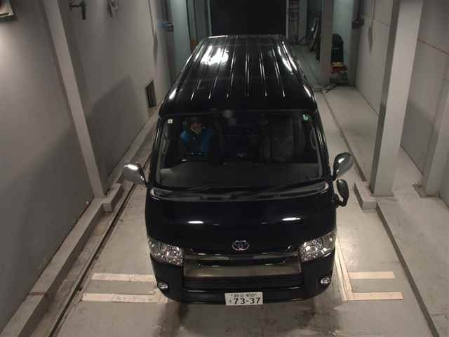 TOYOTA HIACE VAN 2018