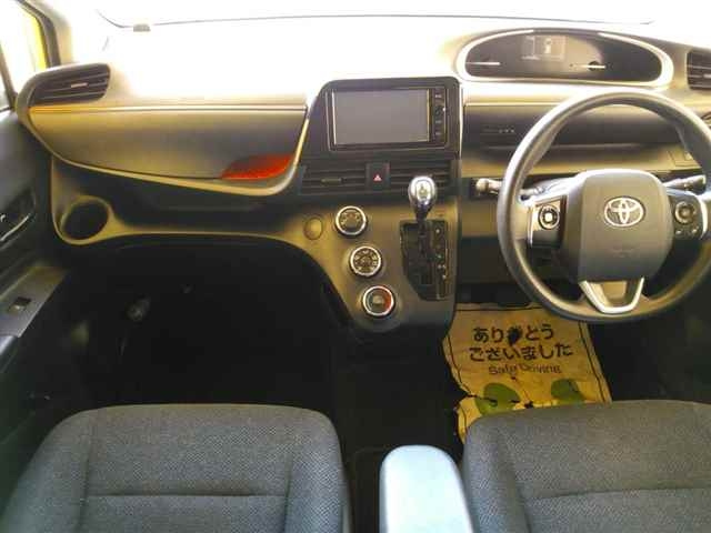 TOYOTA SIENTA 2015