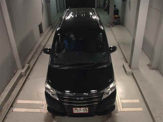 TOYOTA NOAH 2016
