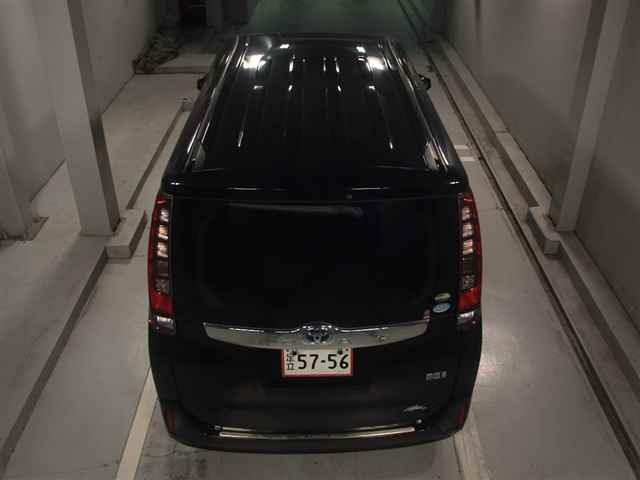 TOYOTA NOAH 2016