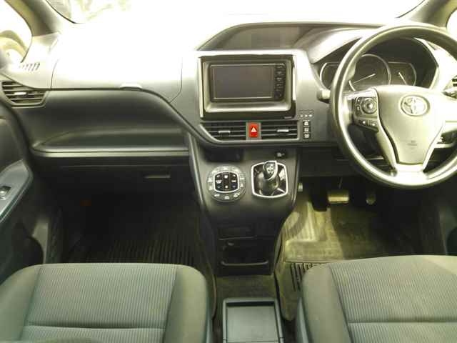 TOYOTA NOAH 2016