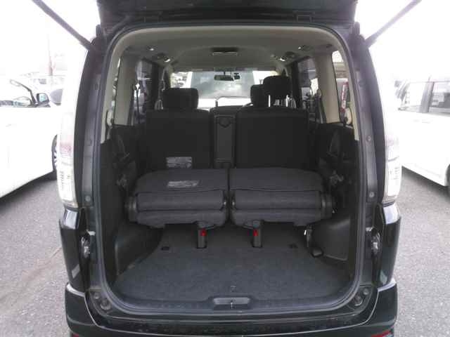 NISSAN SERENA 2010