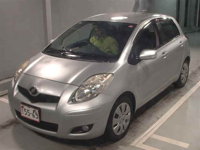TOYOTA VITZ 2010