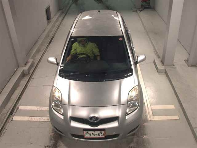 TOYOTA VITZ 2010
