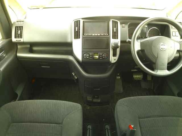 NISSAN SERENA 2010
